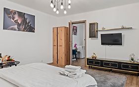 Garsoniera De Lux Si Eleganta Drumul Taberei